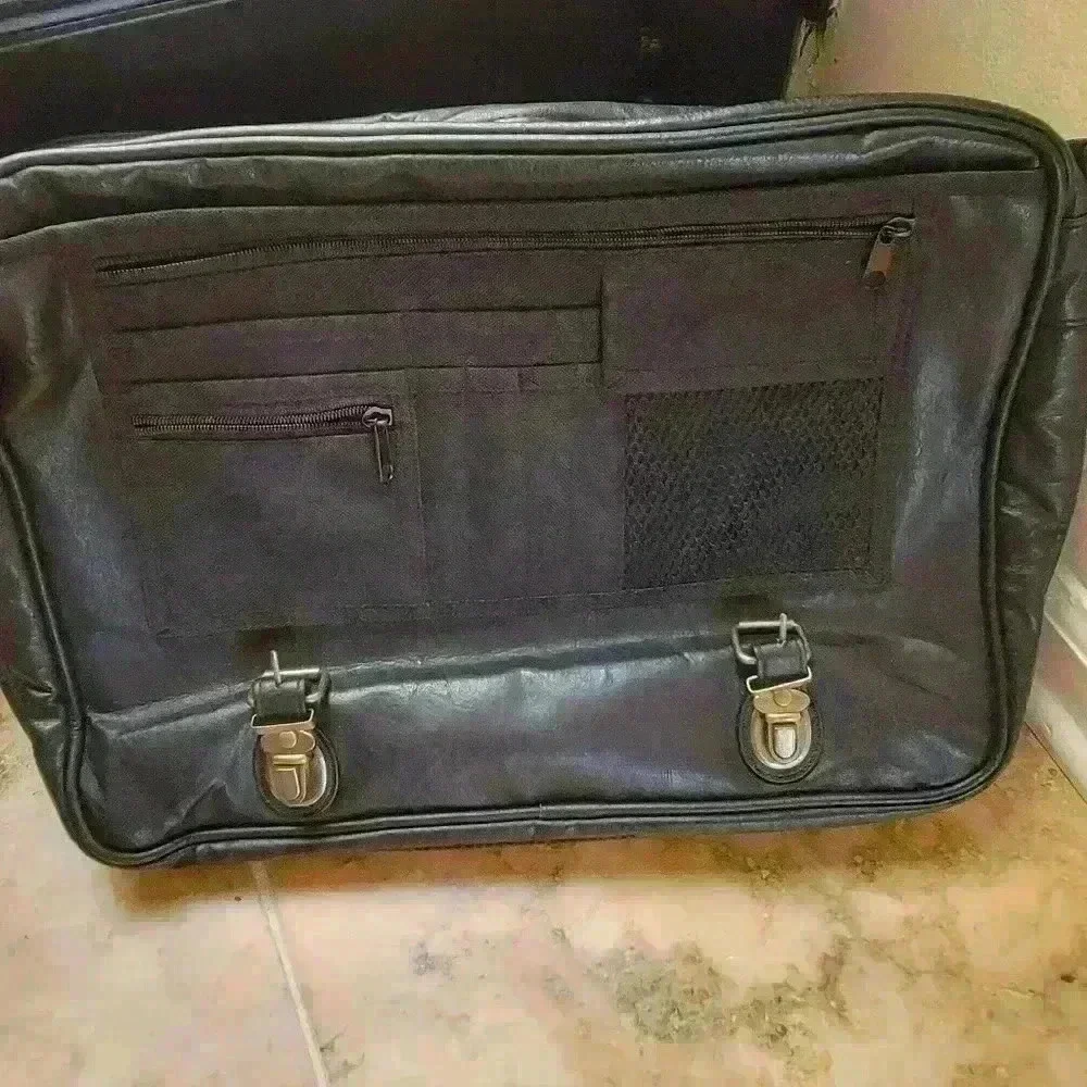 VTG NEWCASTLE BROWN IN ALE SECURITY EXECUTIVE LEATHER BRIEFCASE BLACK BURGUNDY